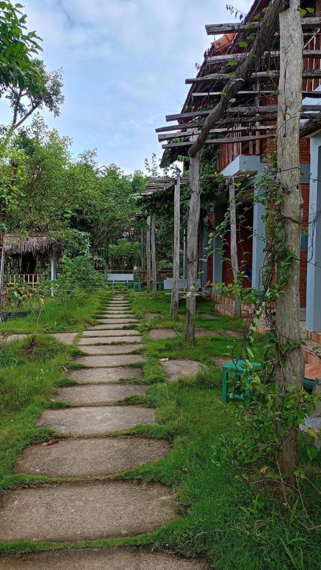 Sunny Eco Lodge Cat Tien Exterior photo